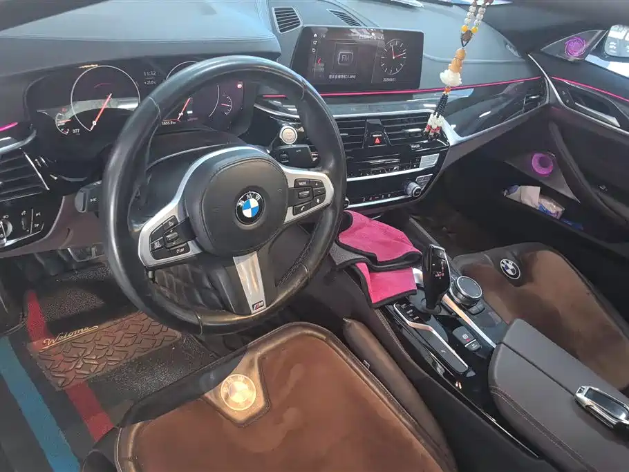 BMW 5 Series 2019 — фото 12