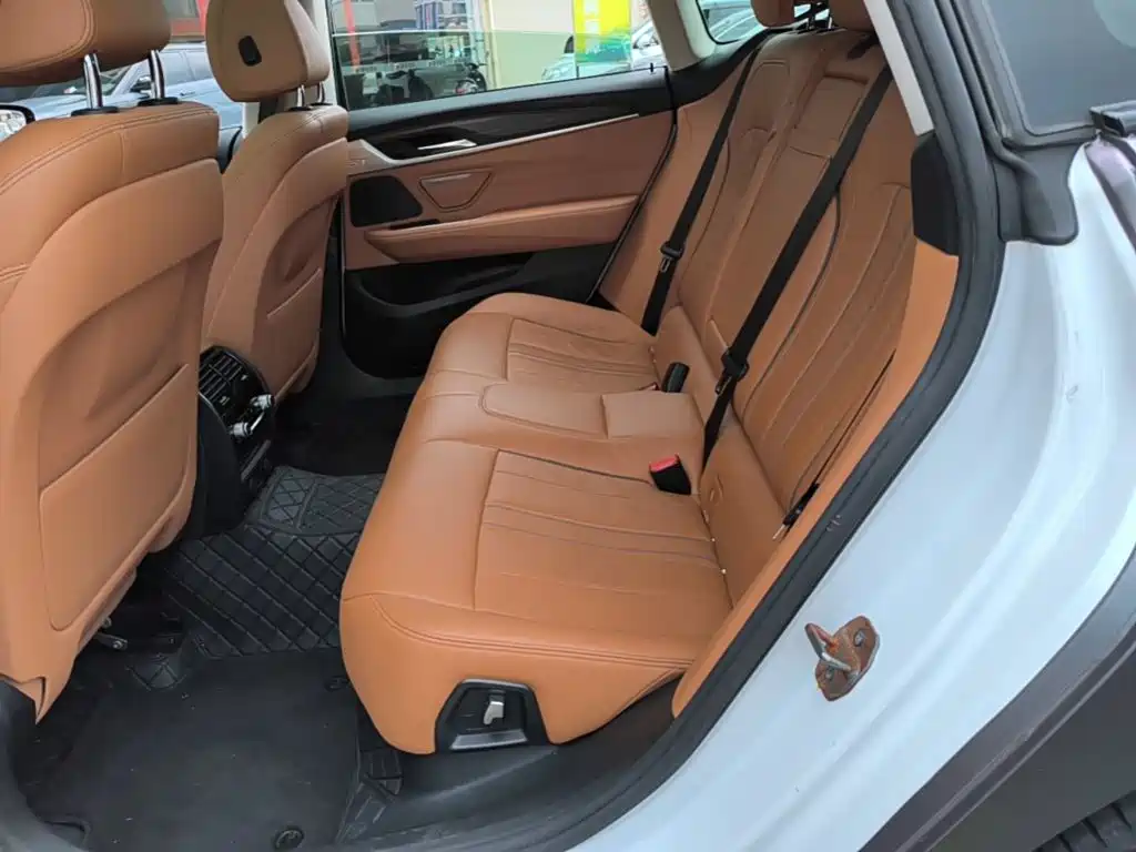 BMW 6 Series GT 2019 — фото 17