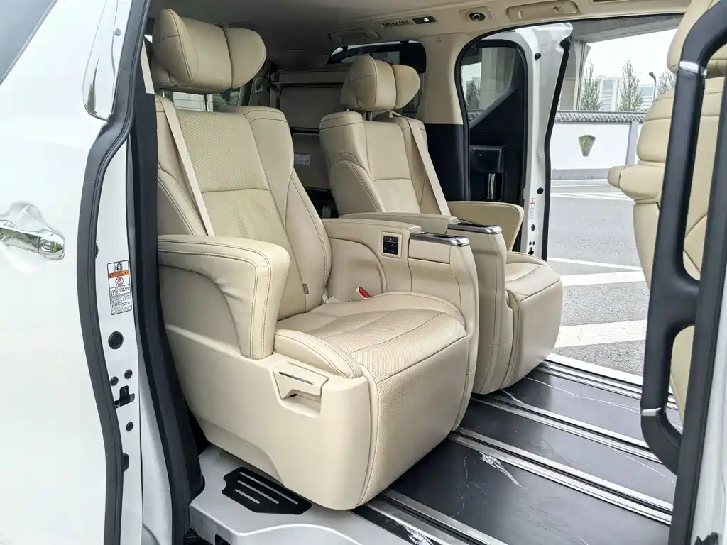 Toyota Alphard 2020 — фото 16