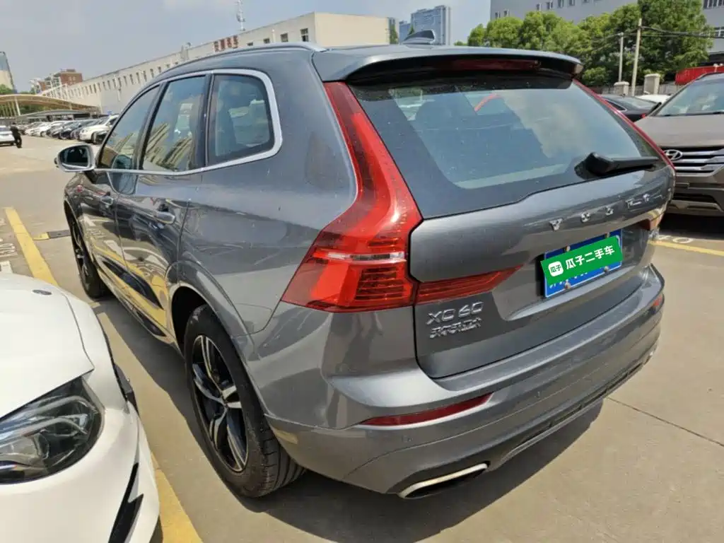 Volvo XC60 2018 — фото 11
