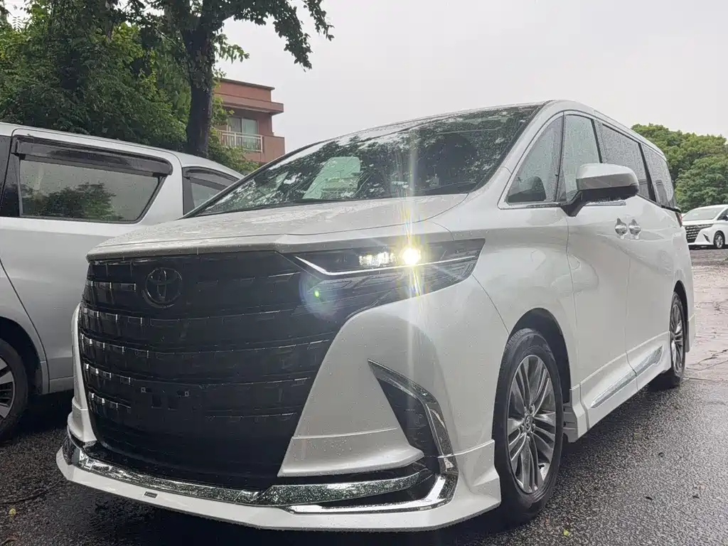 Toyota Alphard 2025 — фото 1
