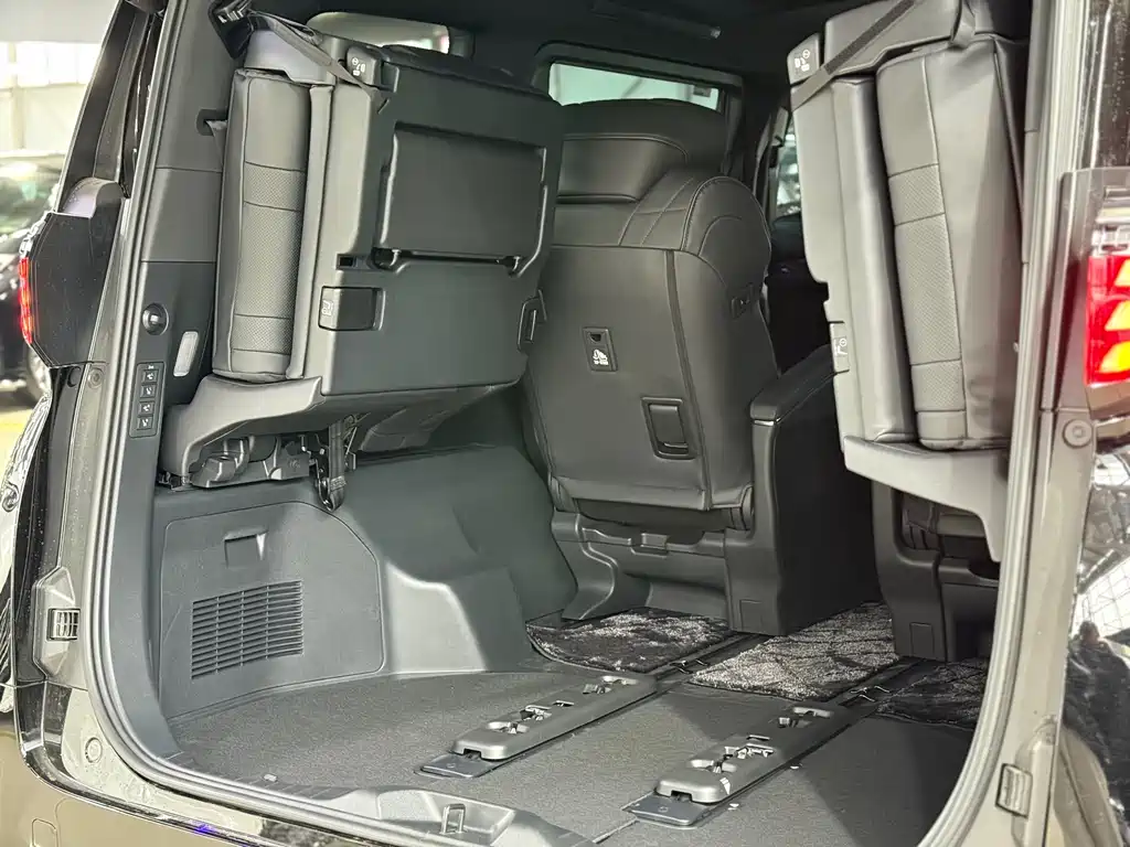 Toyota Alphard 2024 — фото 24