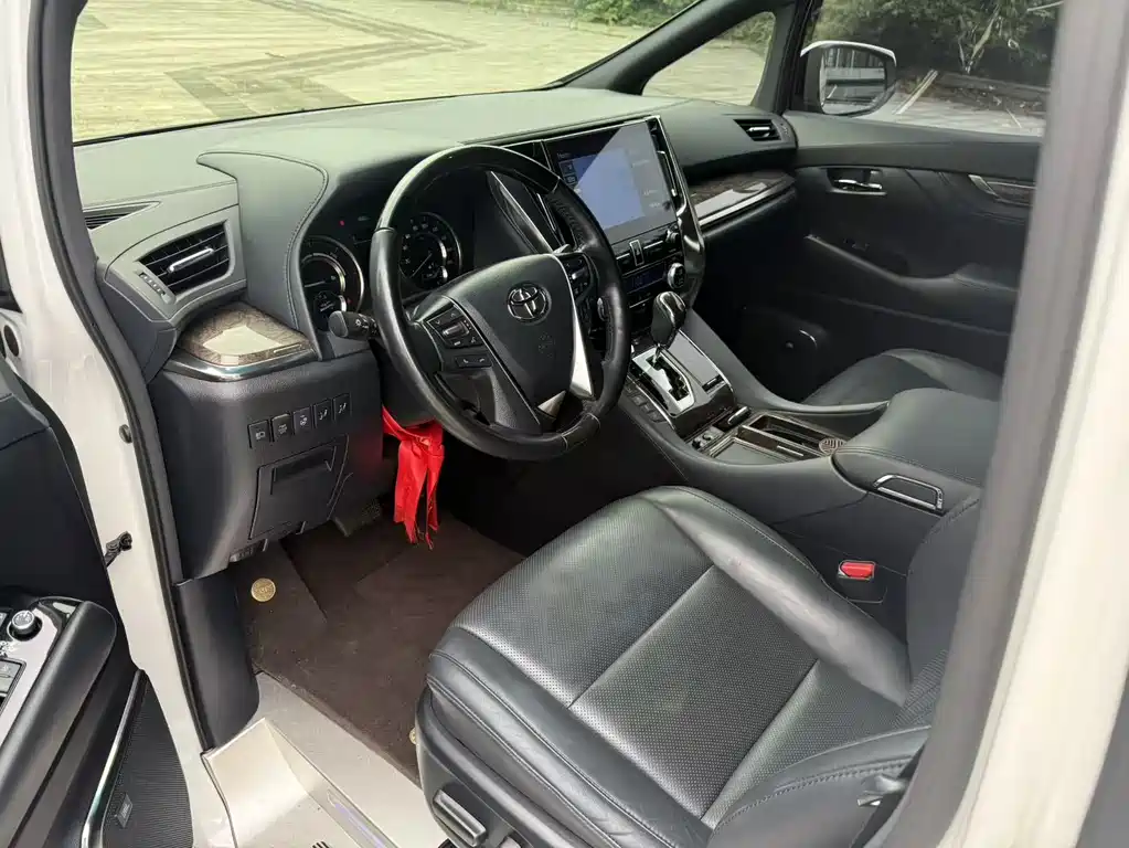 Toyota Alphard 2023 — фото 8