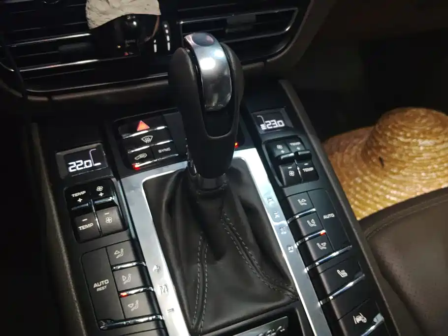 Porsche Macan 2019 — фото 16