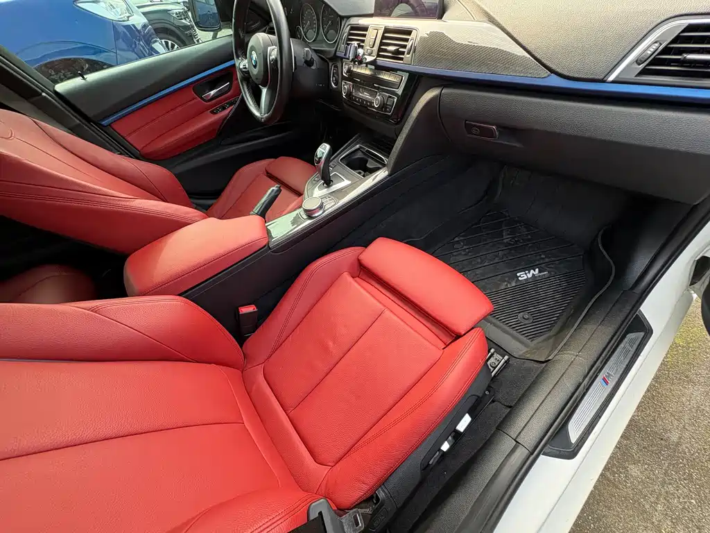 BMW 3 Series 2019 — фото 12