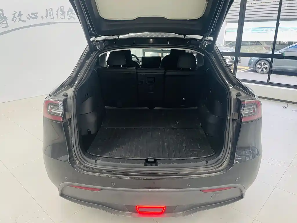 Tesla Model Y 2023 — фото 15