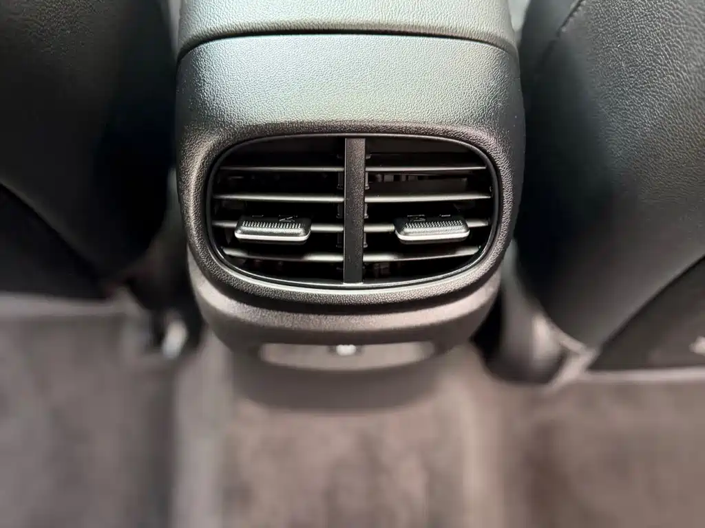 Hyundai Elantra 2023 — фото 16