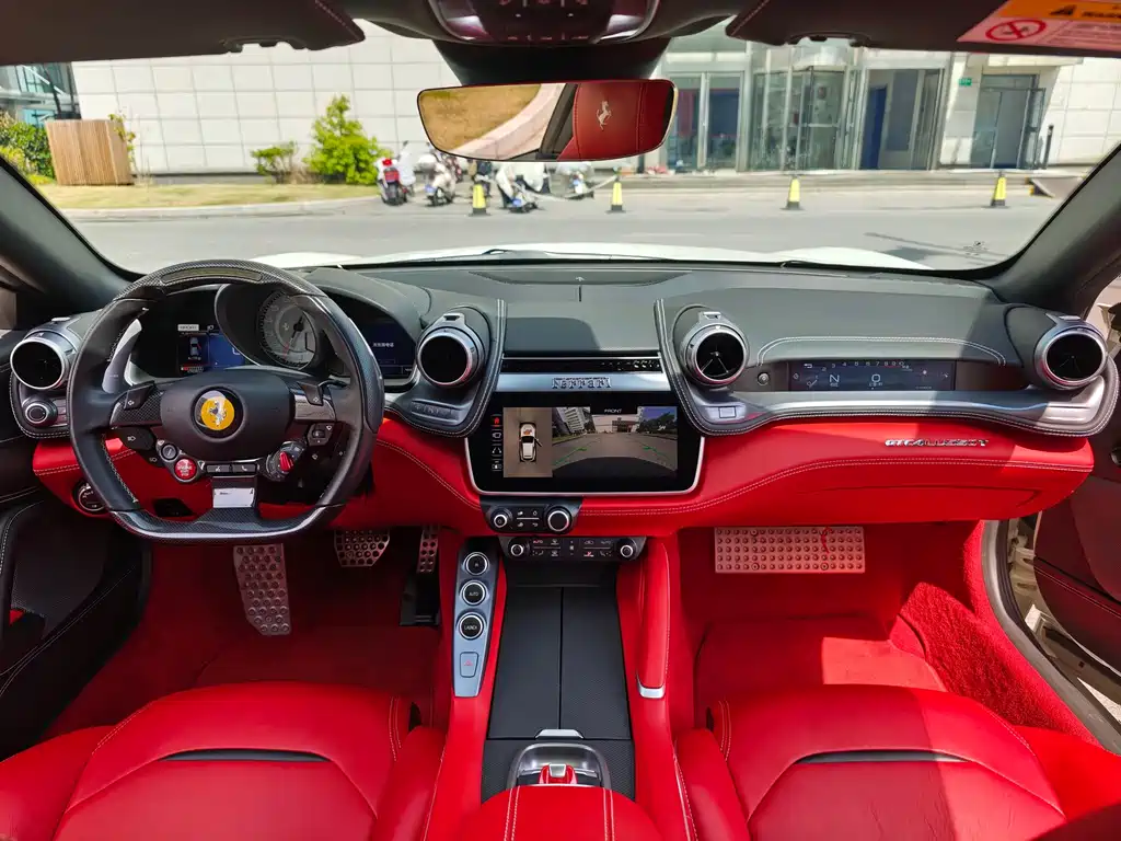 Ferrari GTC4Lusso 2019 — фото 15