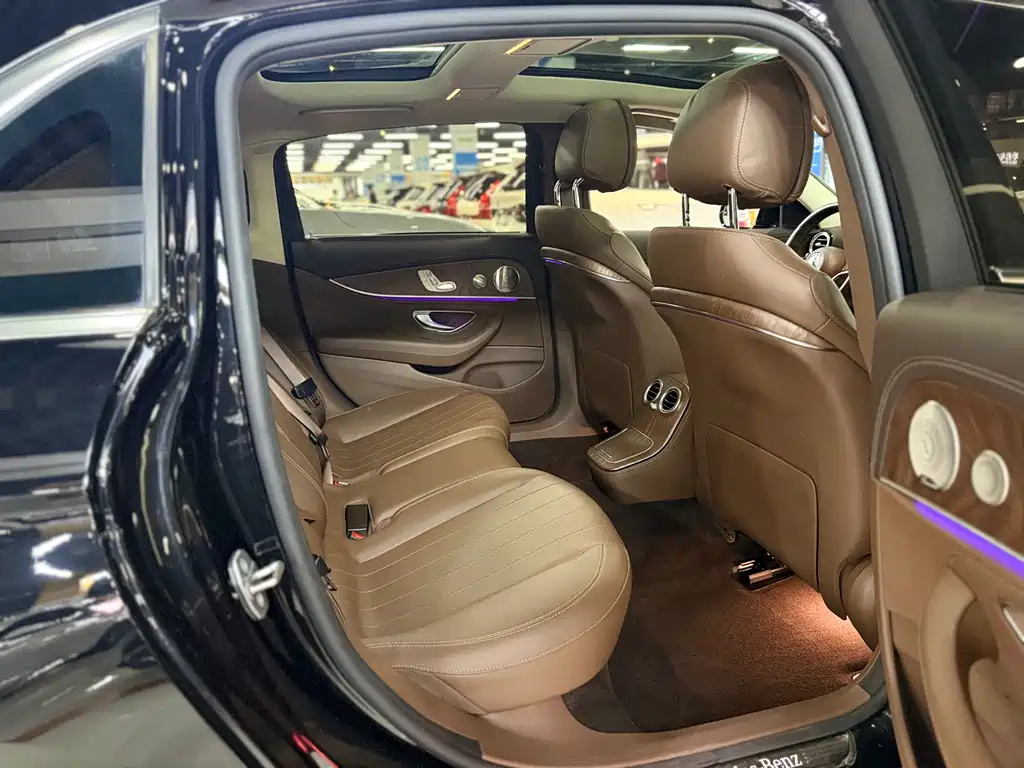 Mercedes-Benz E-Class 2023 — фото 11