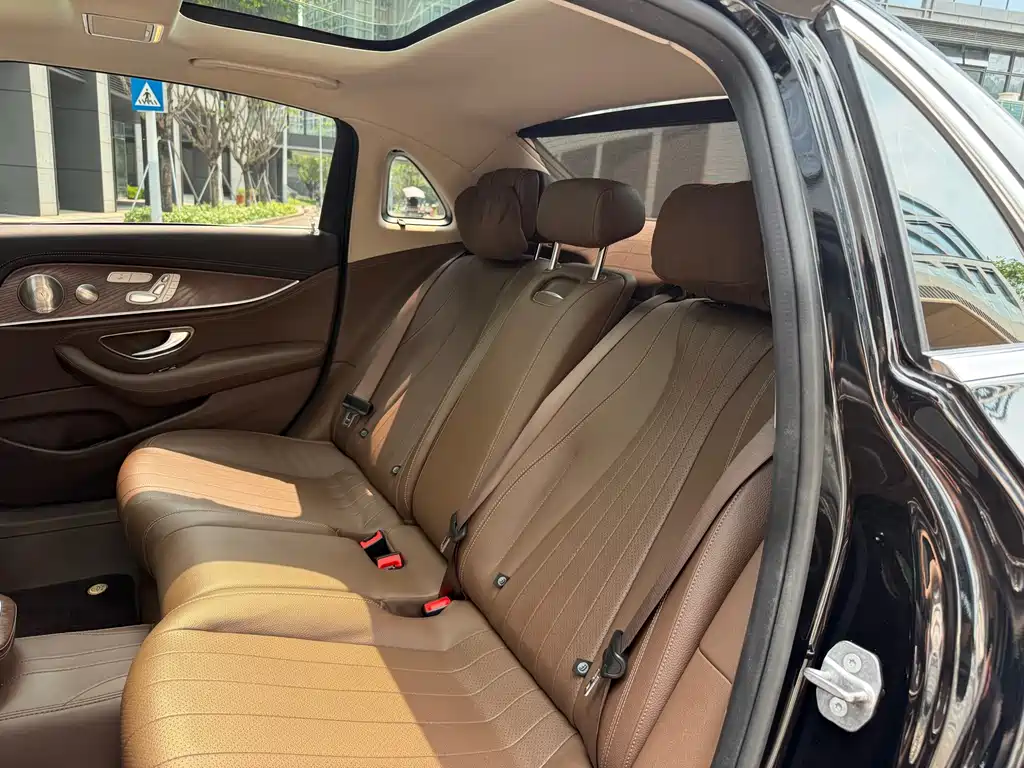 Mercedes-Benz E-Class 2022 — фото 16