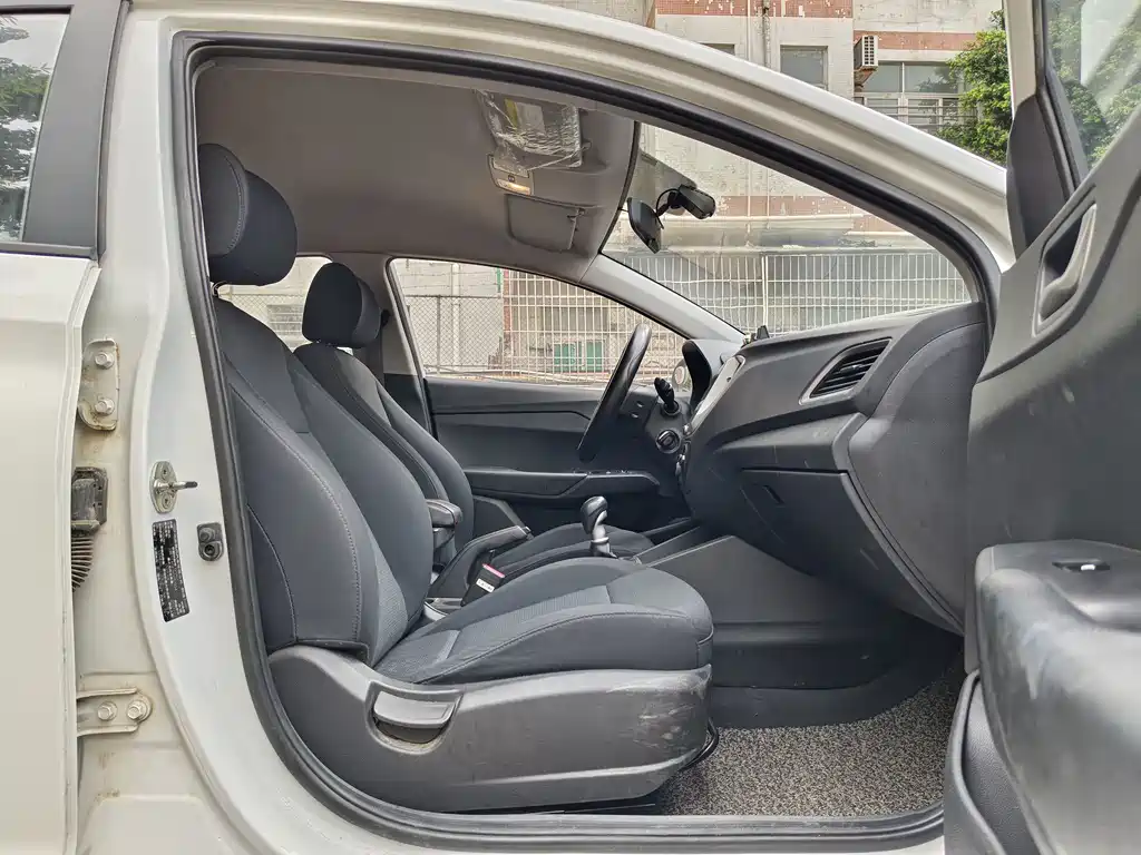 Hyundai Verna 2017 — фото 10