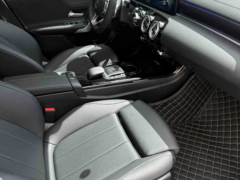 Mercedes-Benz A-Class 2022 — фото 16