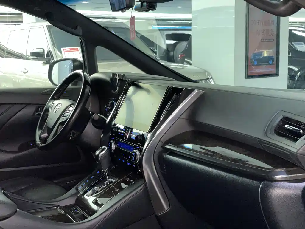 Toyota Vellfire 2020 — фото 10