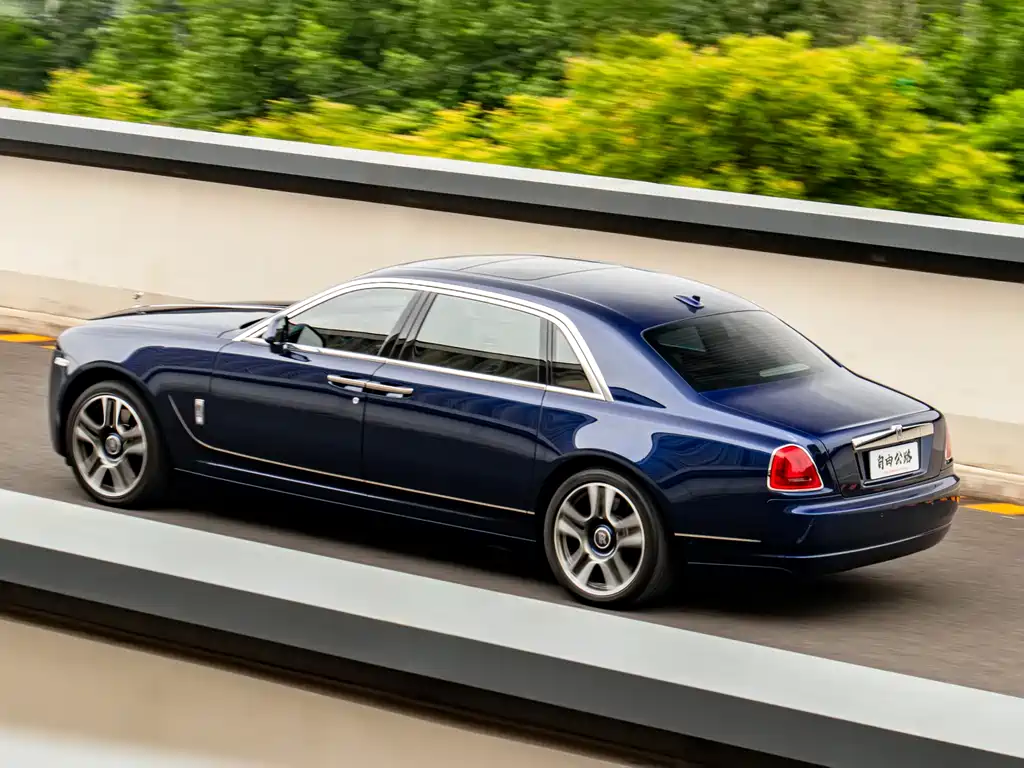 Rolls-Royce Ghost 2016 — фото 29