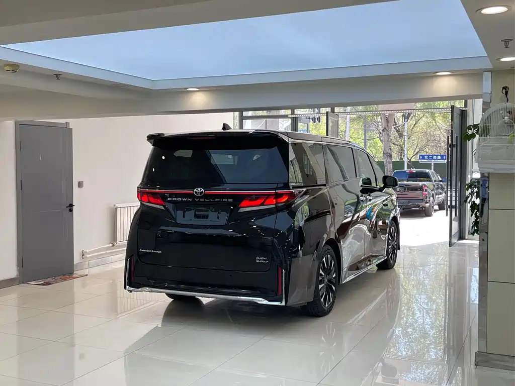 Toyota Vellfire 2024 — фото 6