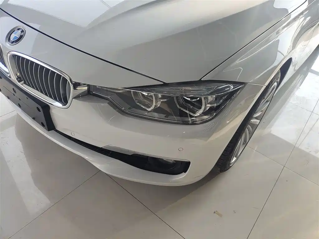 BMW 3 Series 2018 — фото 23
