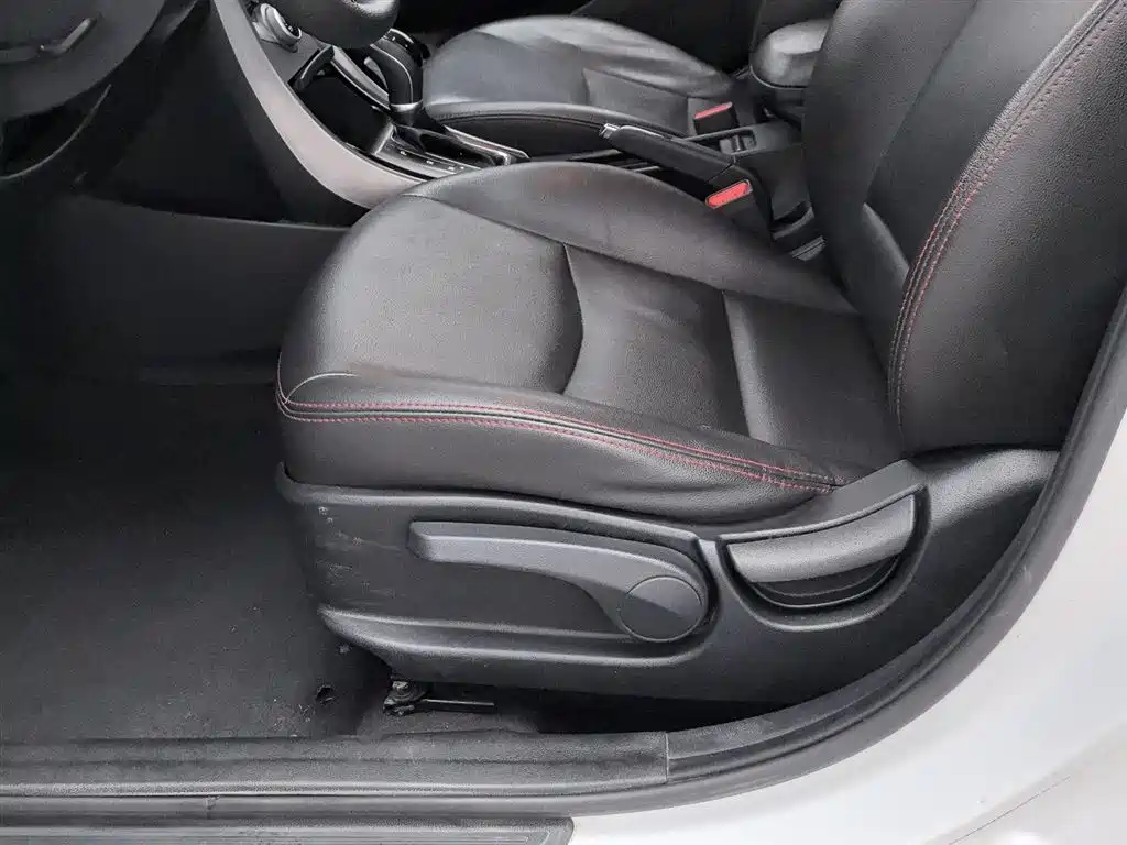 Hyundai Elantra Langdong 2018 — фото 20