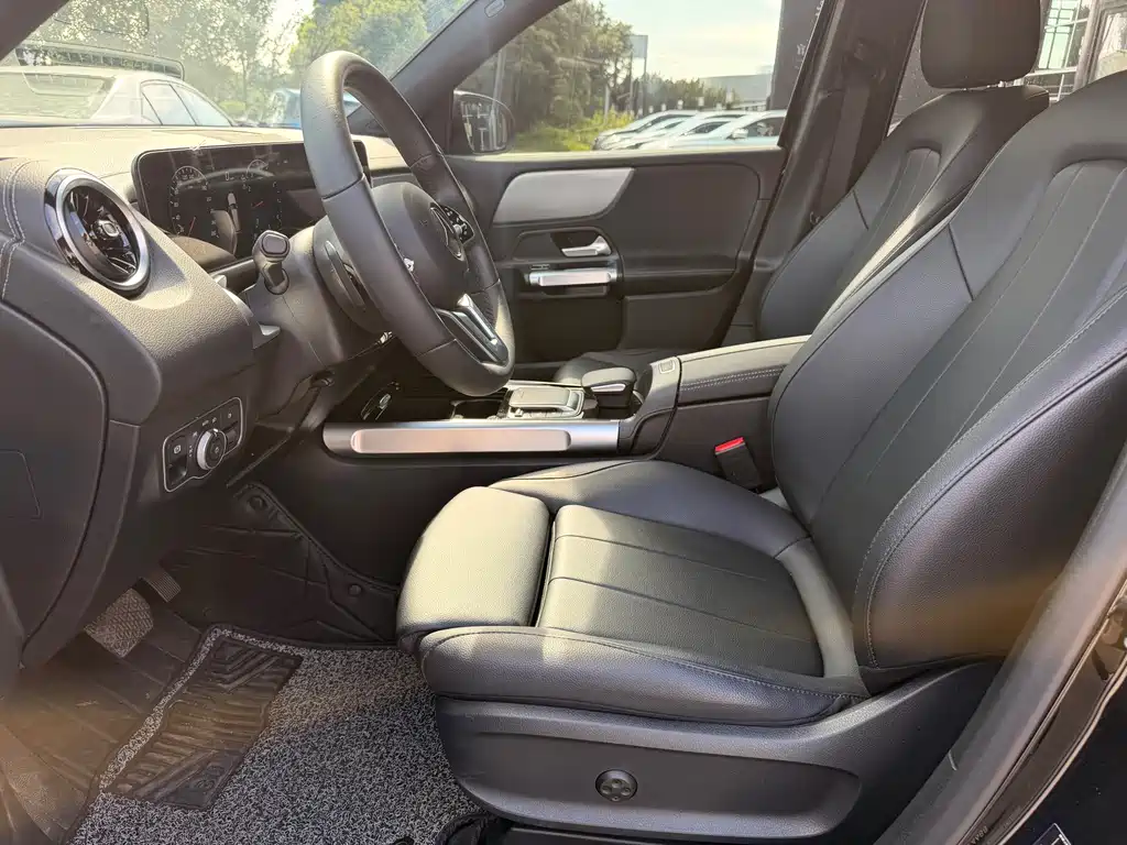 Mercedes-Benz GLB 2023