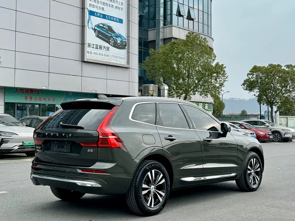 Volvo XC60 2022 — фото 10