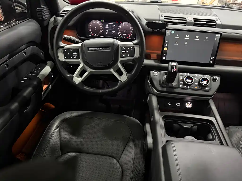 Land Rover Defender 2023 — фото 11