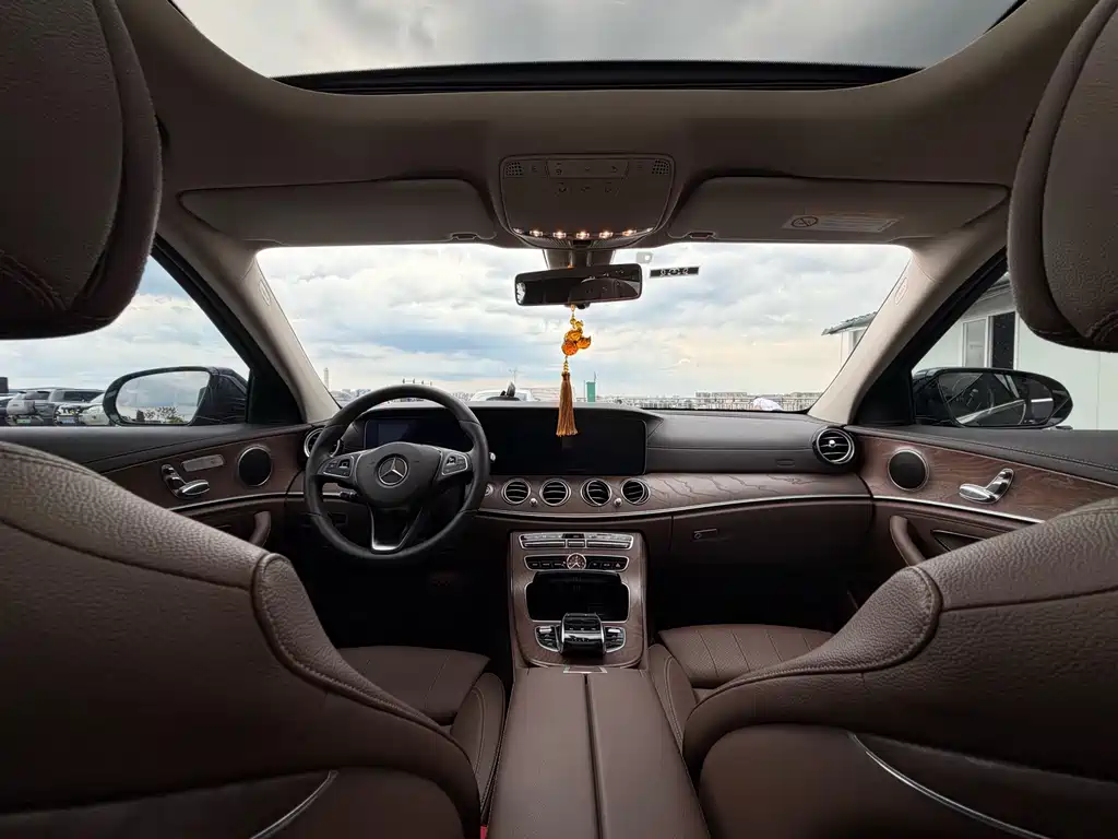 Mercedes-Benz E-Class 2018 — фото 15