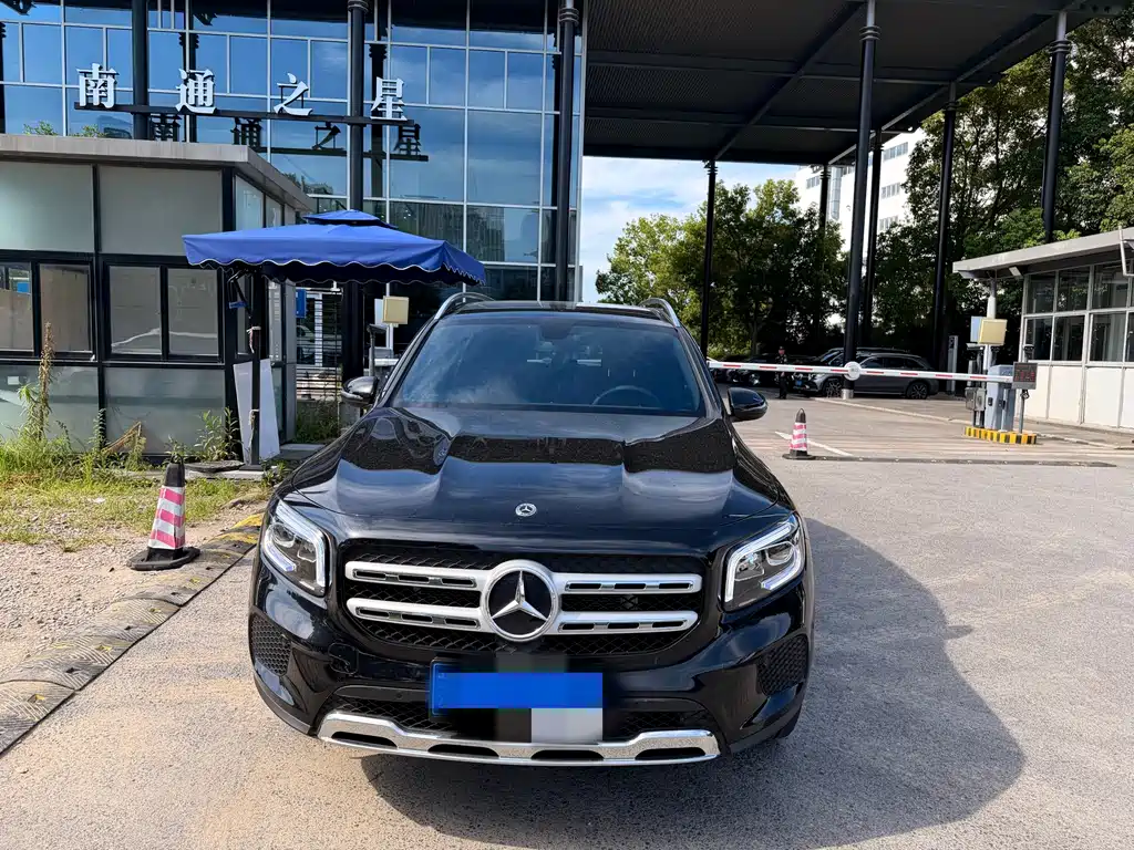 Mercedes-Benz GLB 2023