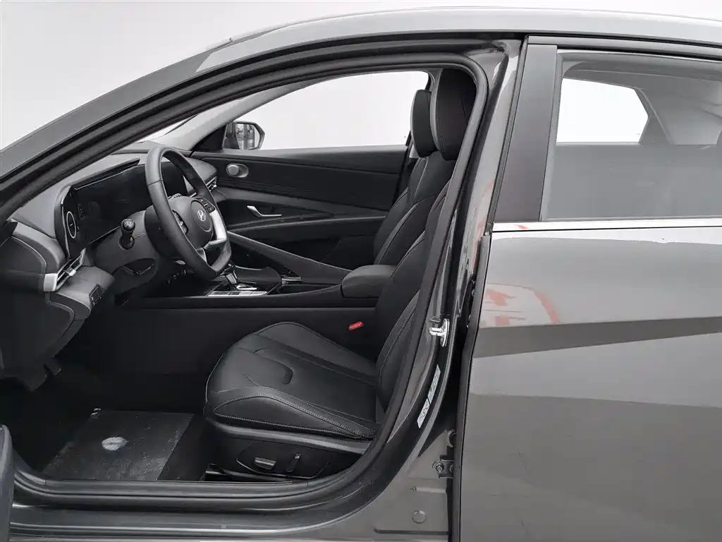 Hyundai Elantra 2025 — фото 10