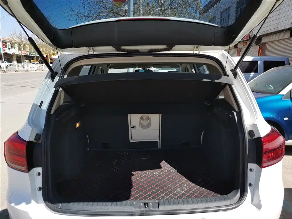 Volkswagen Tiguan 2015 — фото 19