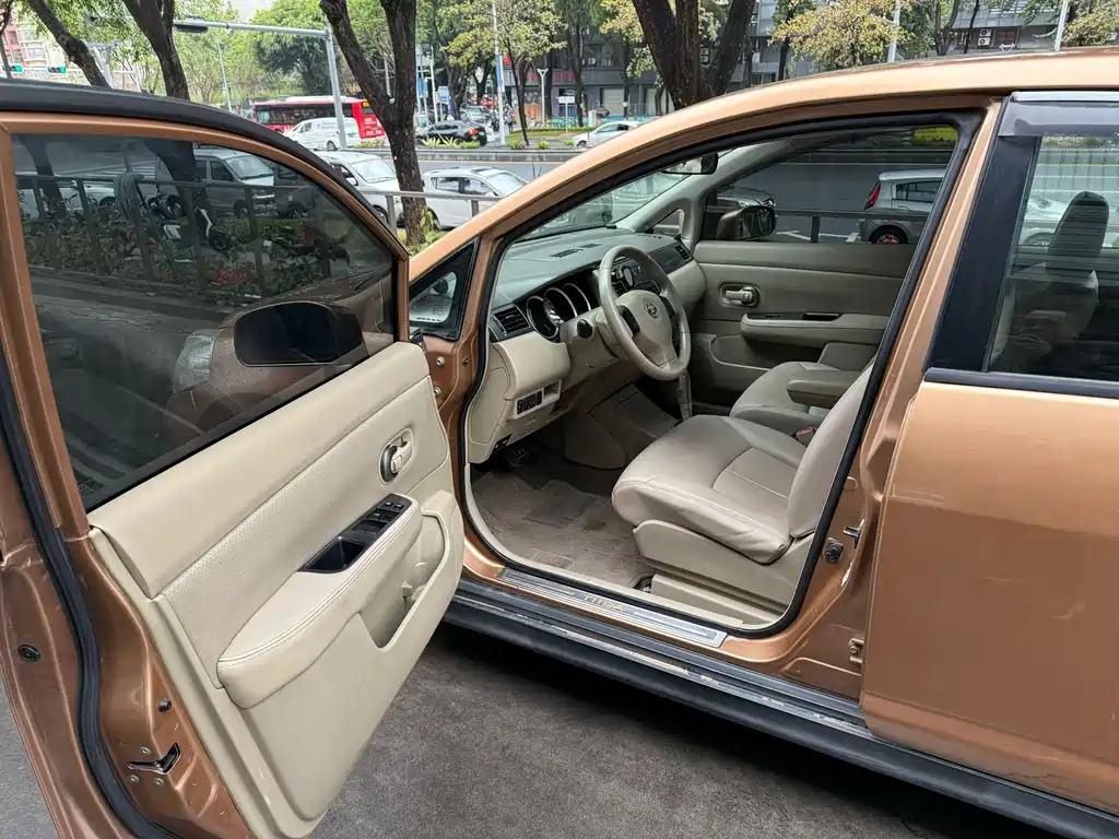 Nissan Tiida 2009