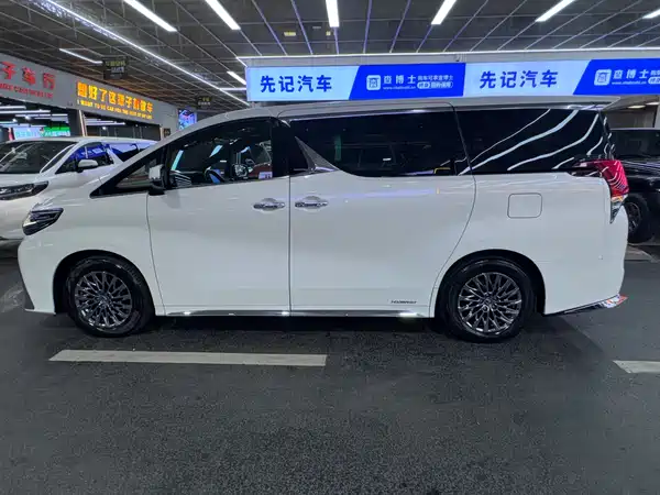 Lexus LM 2020