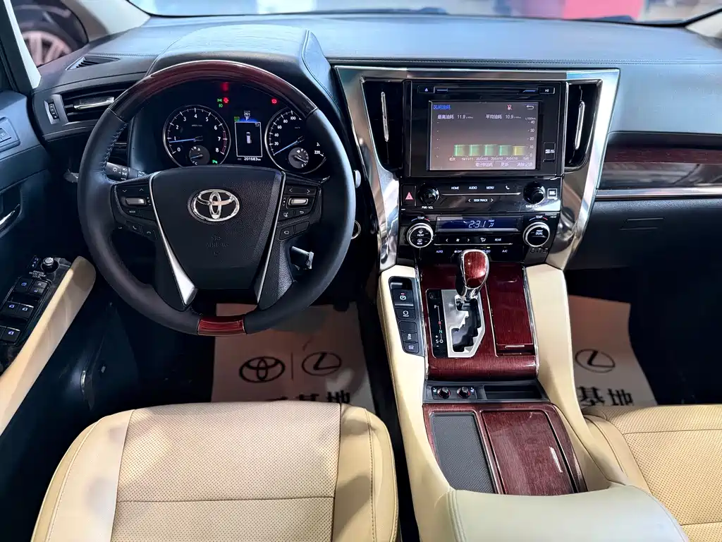 Toyota Alphard 2018 — фото 13
