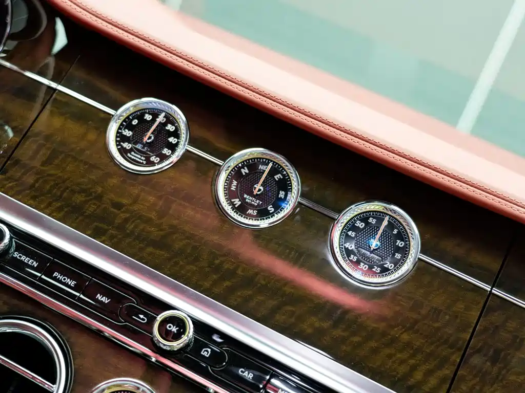 Bentley Continental 2020 — фото 18