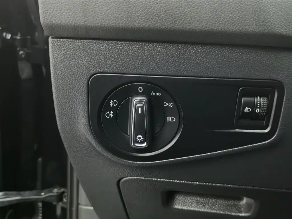 Volkswagen Tiguan L 2021 — фото 21
