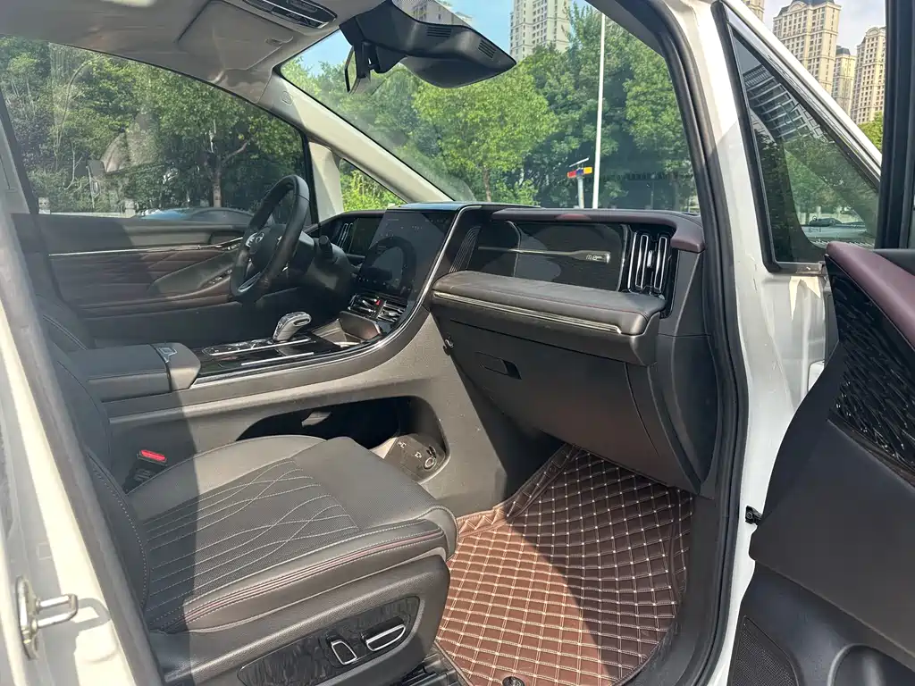 GAC Motor Trumpchi M8 2023 — фото 19