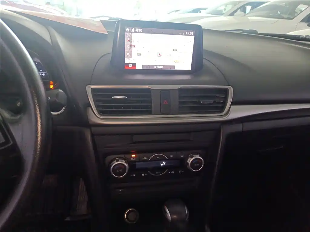 Mazda 3 Axela 2018 — фото 13
