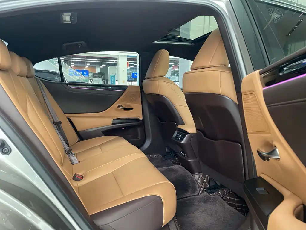 Lexus ES 2020 — фото 10