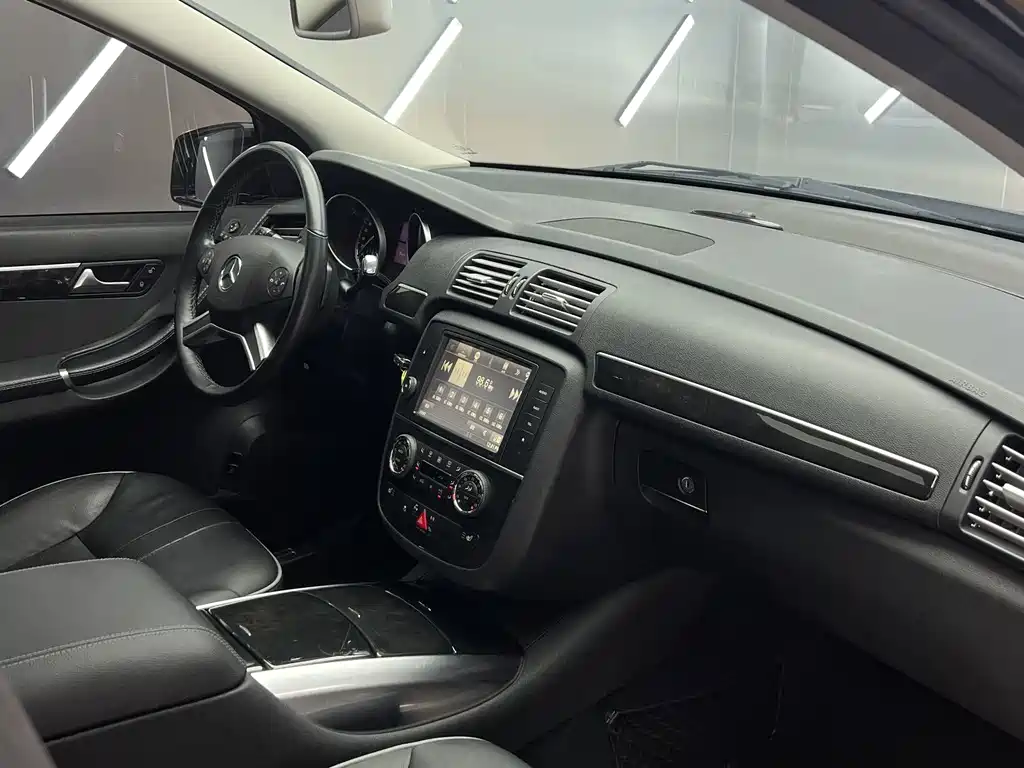 Mercedes-Benz R-Class 2017 — фото 34