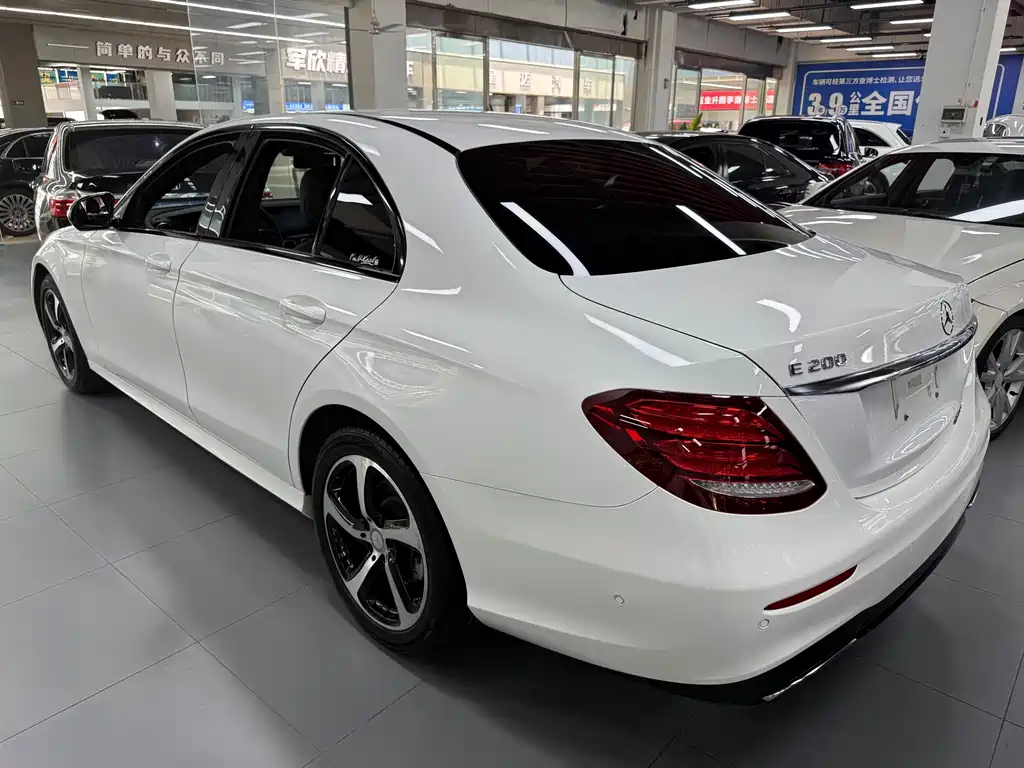 Mercedes-Benz E-Class 2017 — фото 15