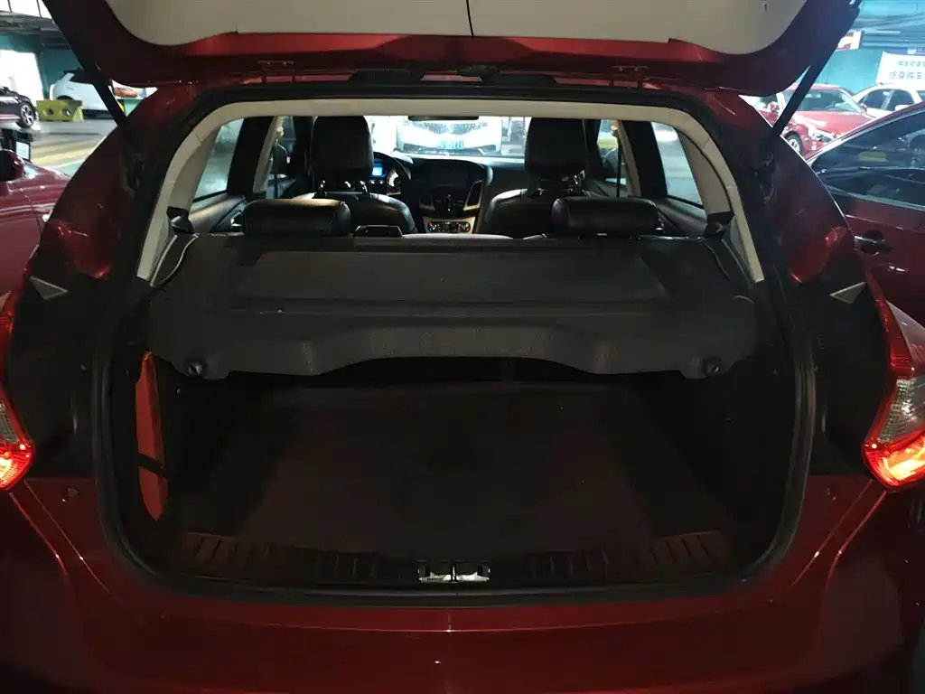Ford Focus 2014 — фото 19