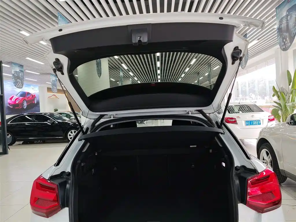 Audi Q2L 2019 — фото 16