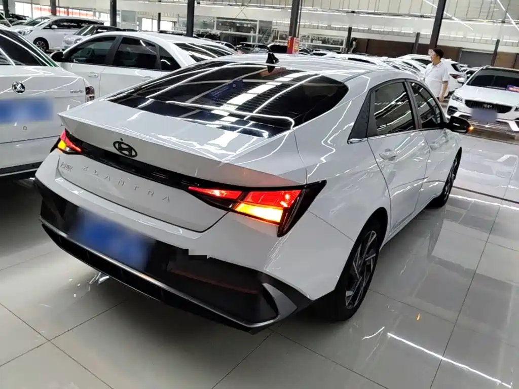 Hyundai Elantra 2024