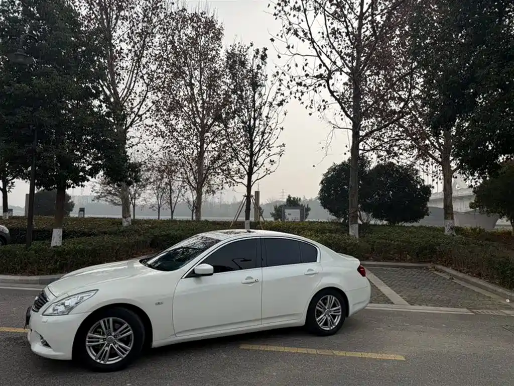 Infiniti G 2016