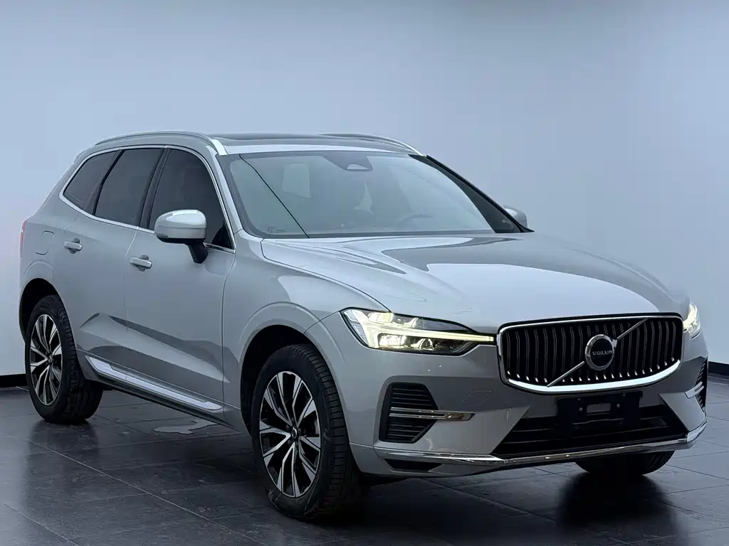 Volvo XC60 2022 — фото 3