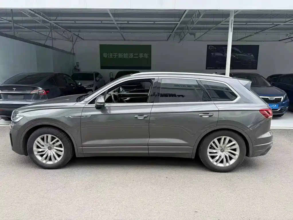 Volkswagen Touareg 2021 — фото 6