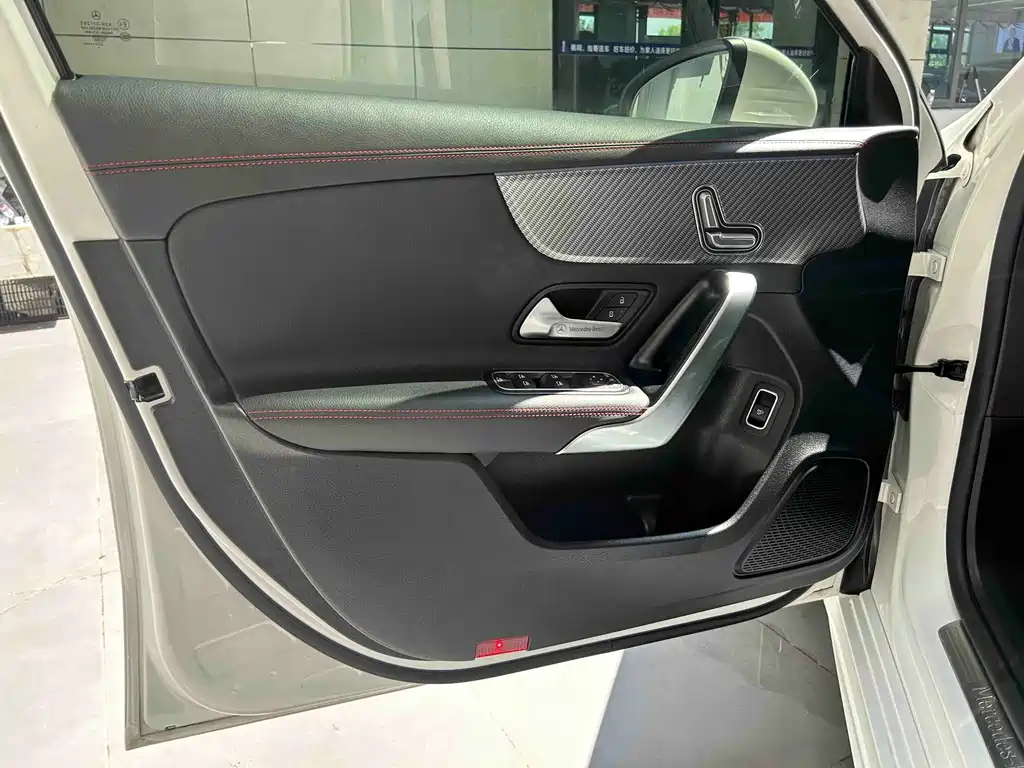 Mercedes-Benz A-Class 2024 — фото 10