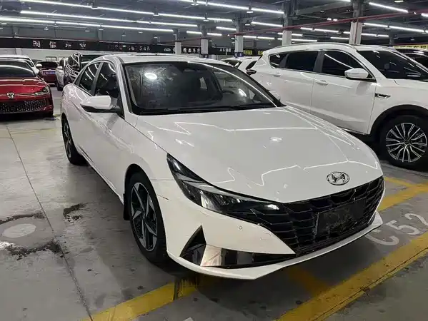 Hyundai Elantra 2022