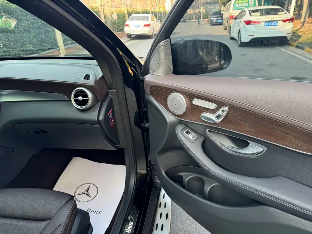 Mercedes-Benz GLC 2019 — фото 14