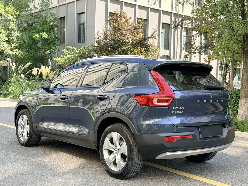 Volvo XC40 2022 — фото 7