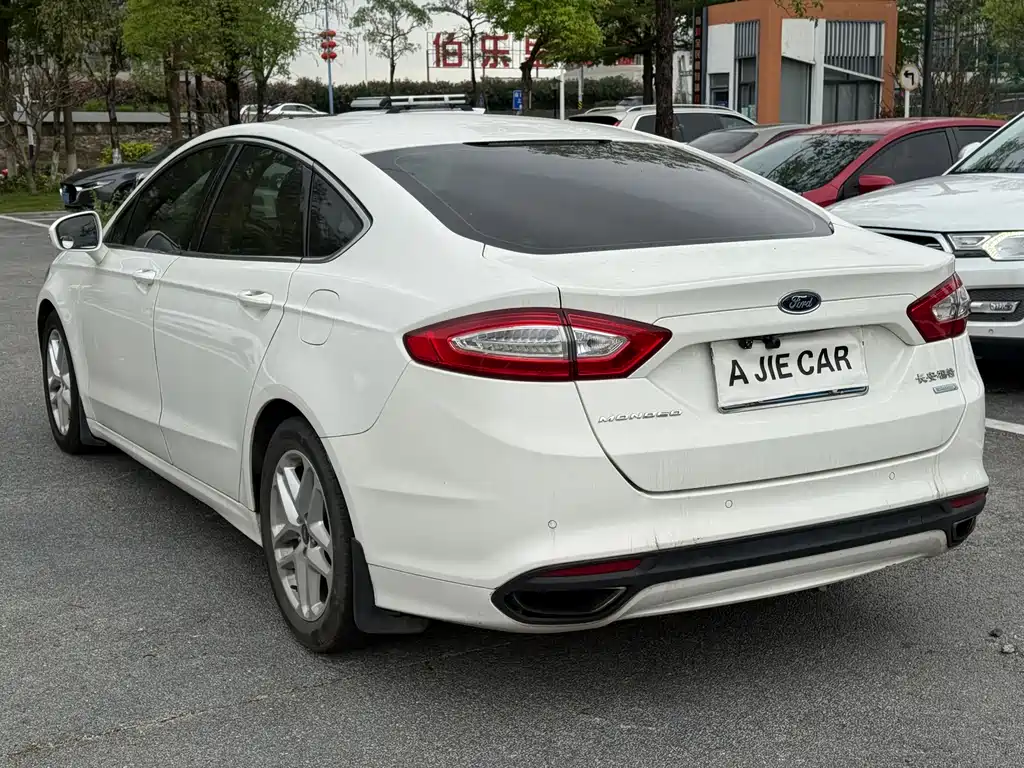 Ford Mondeo 2015 — фото 12