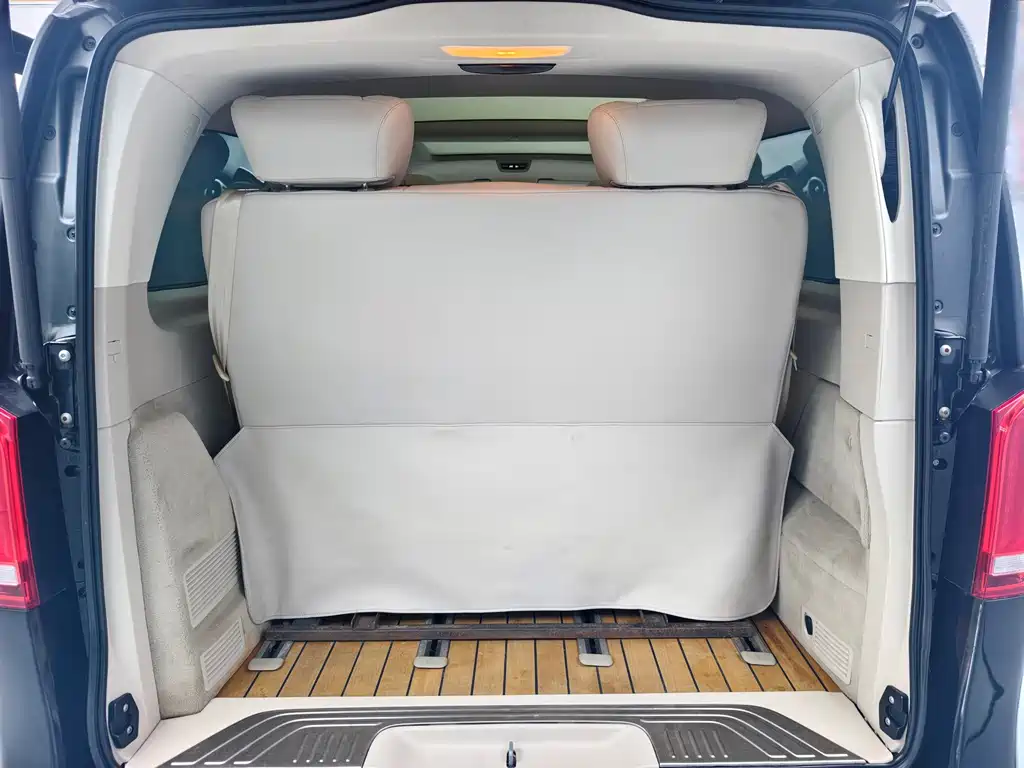 Mercedes-Benz V-Class 2020 — фото 23